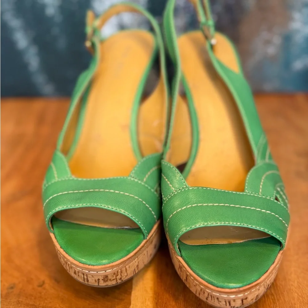 Nine West Vintage Y2K Green/Tan Leather Cork Platform Heels (GUC)